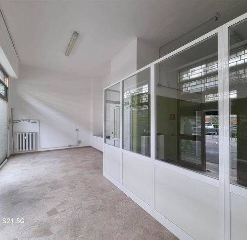 locale commerciale in vendita a Firenze in zona Careggi