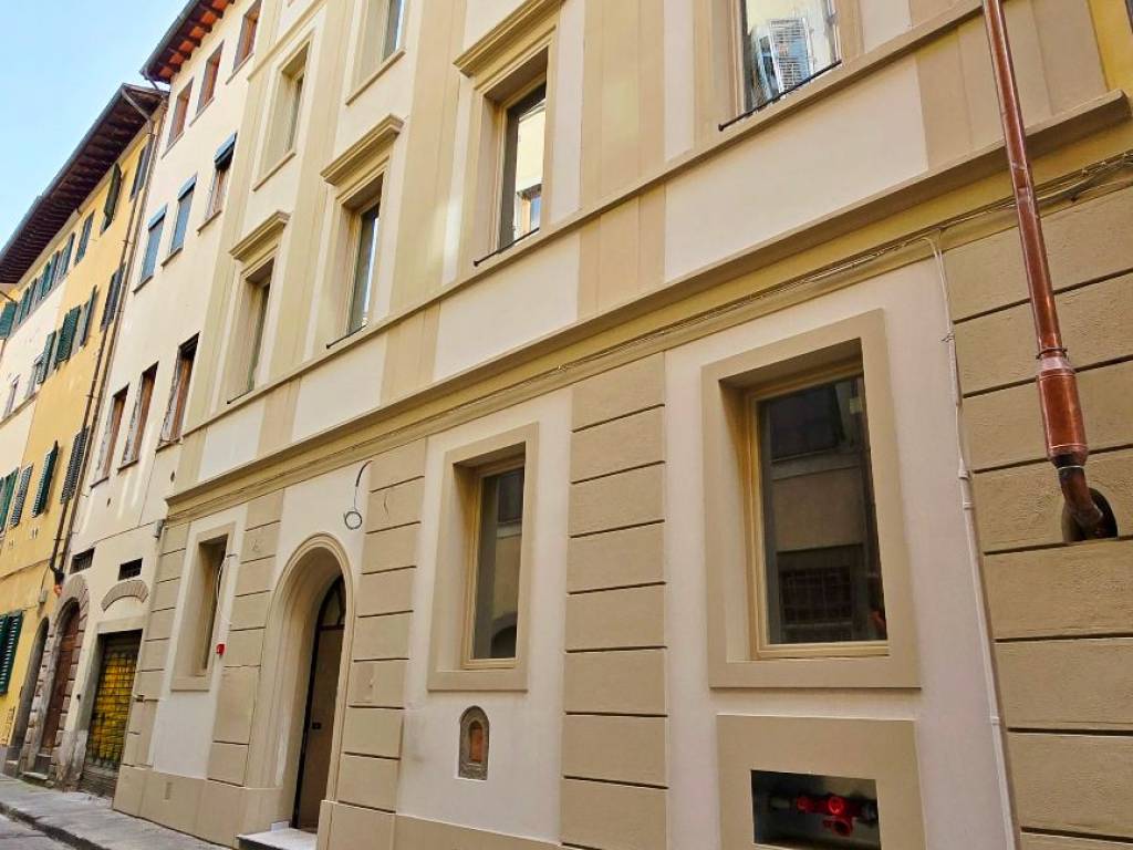 intera palazzina in vendita a Firenze in zona Centro Santa Croce