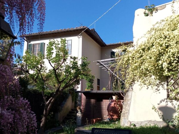 casa indipendente in vendita a Firenze in zona Settignano