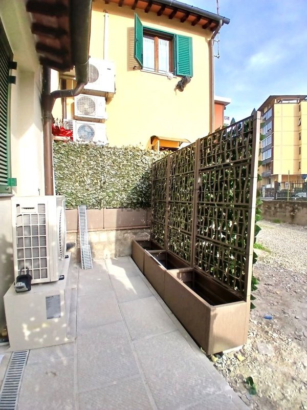 casa indipendente in vendita a Firenze in zona Isolotto