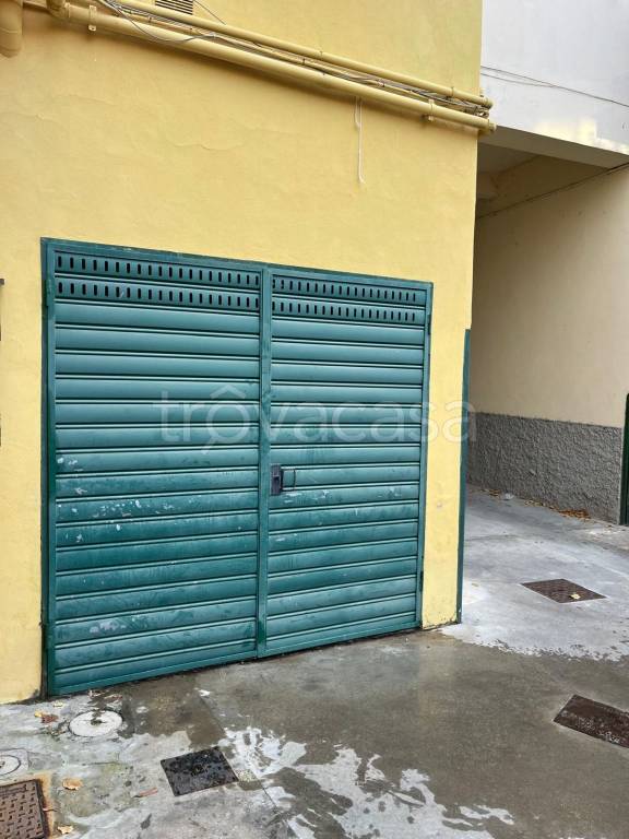 locale di sgombero in vendita a Firenze in zona Soffiano