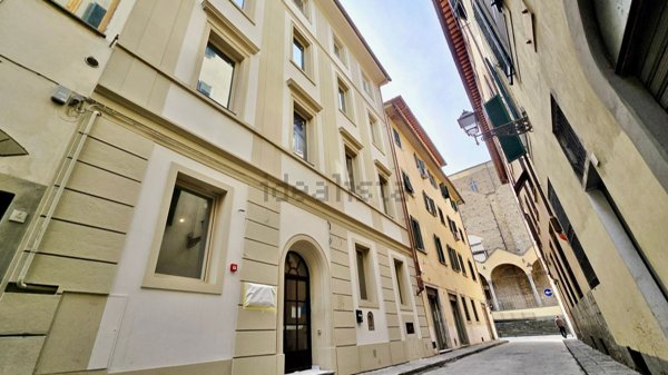 intera palazzina in vendita a Firenze in zona Centro Santa Croce