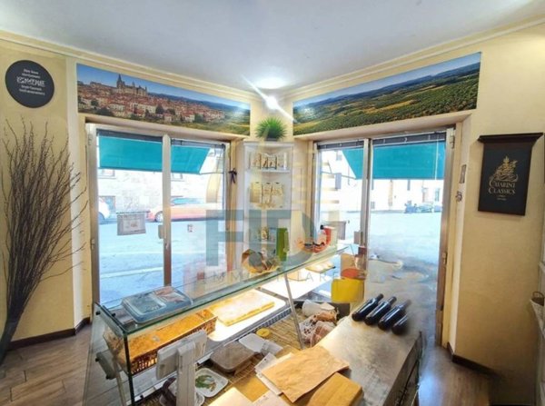 negozio in vendita a Firenze in zona Statuto