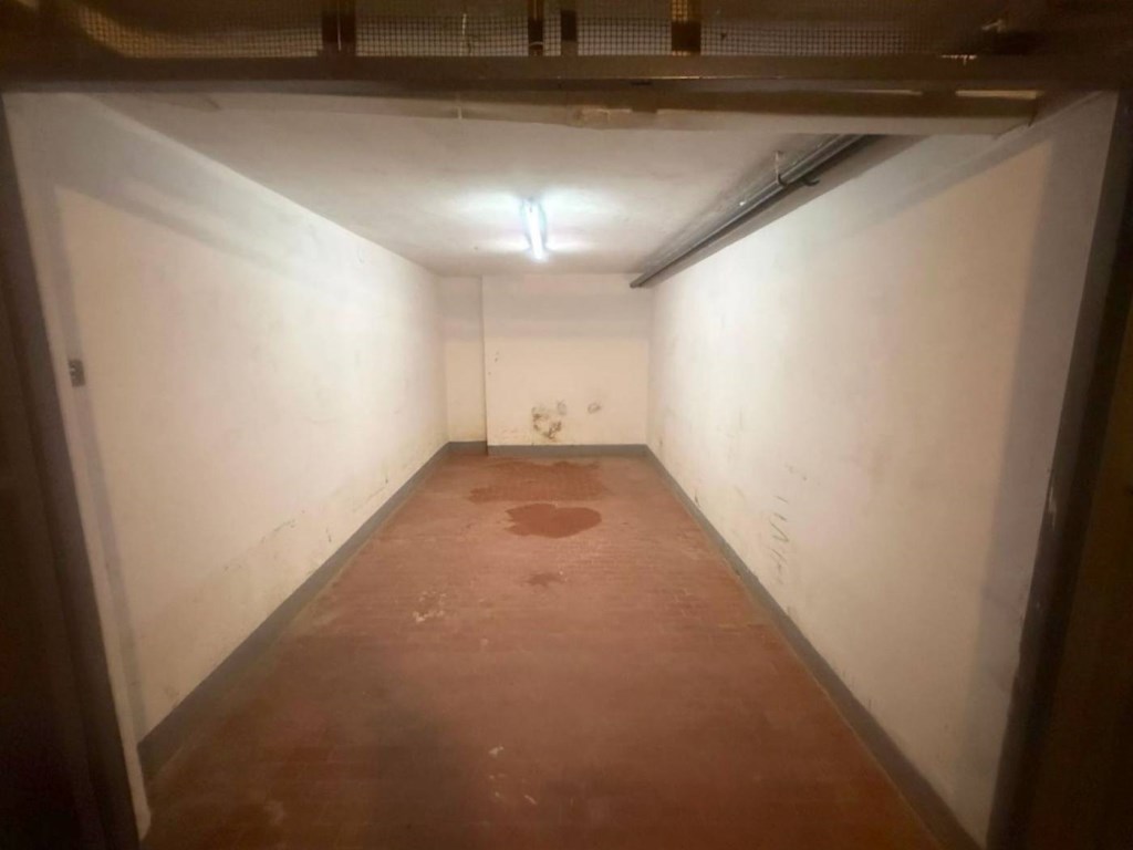 locale di sgombero in vendita a Firenze in zona Soffiano