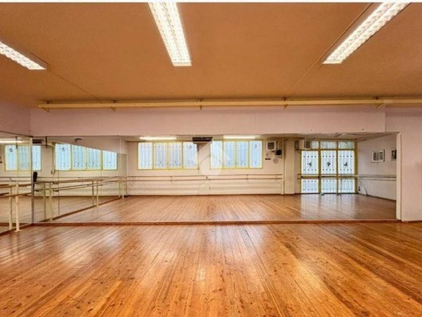 locale commerciale in vendita a Firenze in zona Legnaia