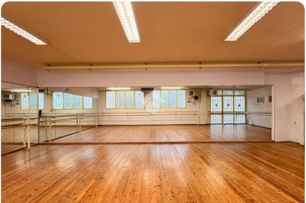 locale commerciale in vendita a Firenze in zona Legnaia