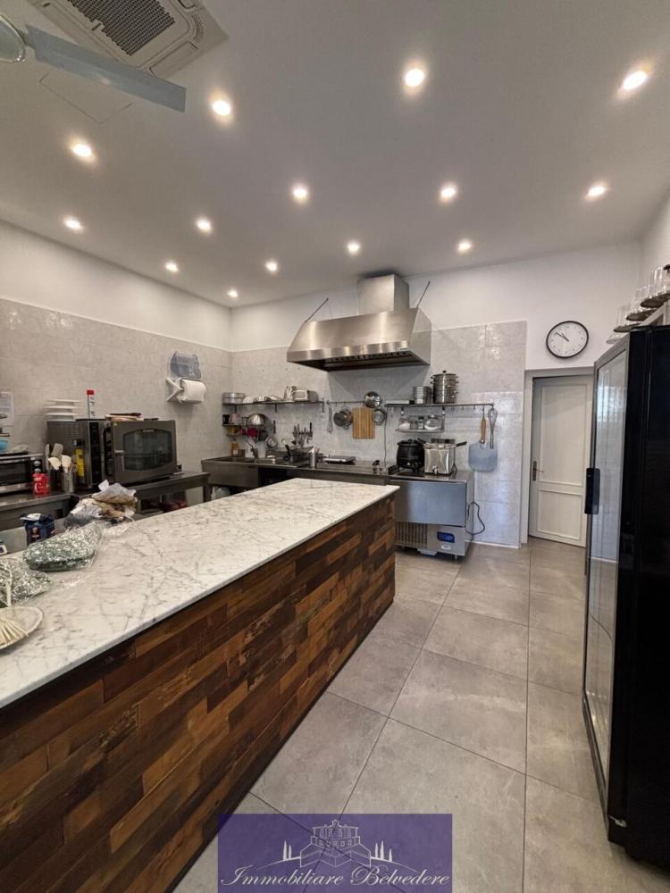 locale commerciale in vendita a Firenze in zona Gavinana