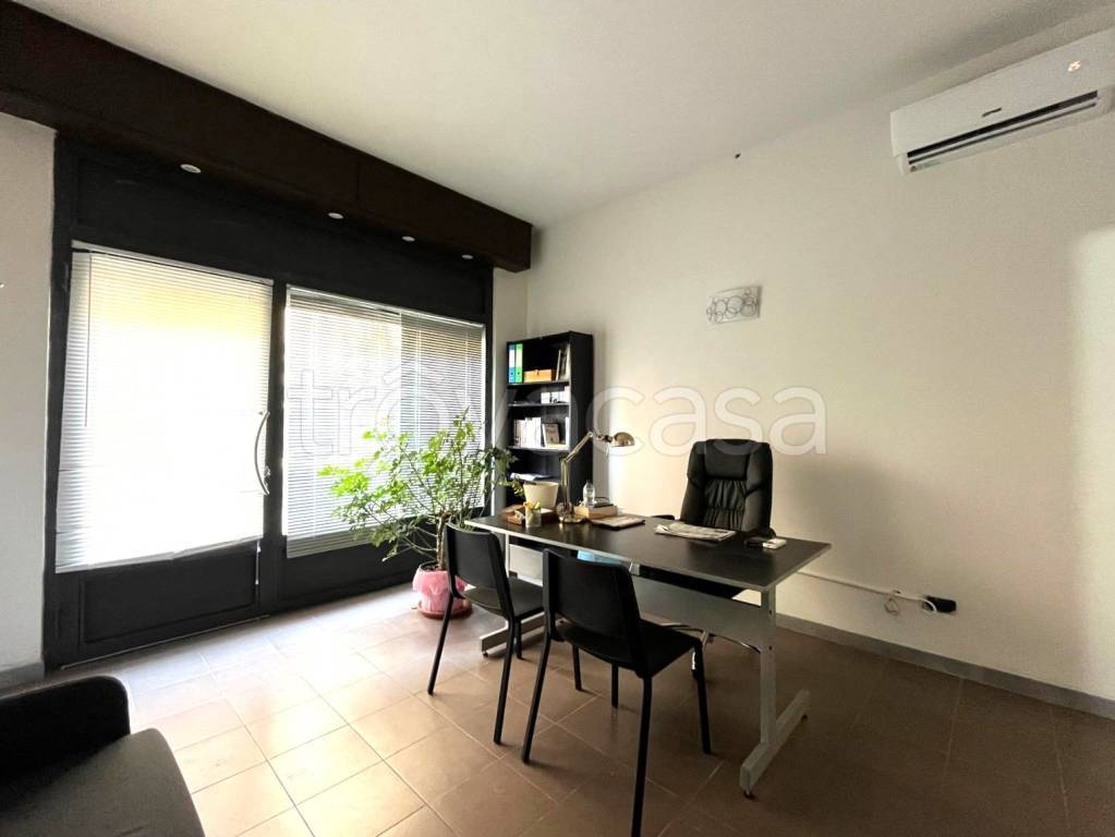 negozio in vendita a Firenze in zona Novoli