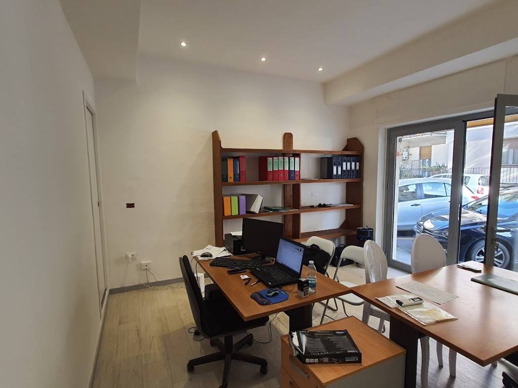 negozio in vendita a Firenze in zona Careggi