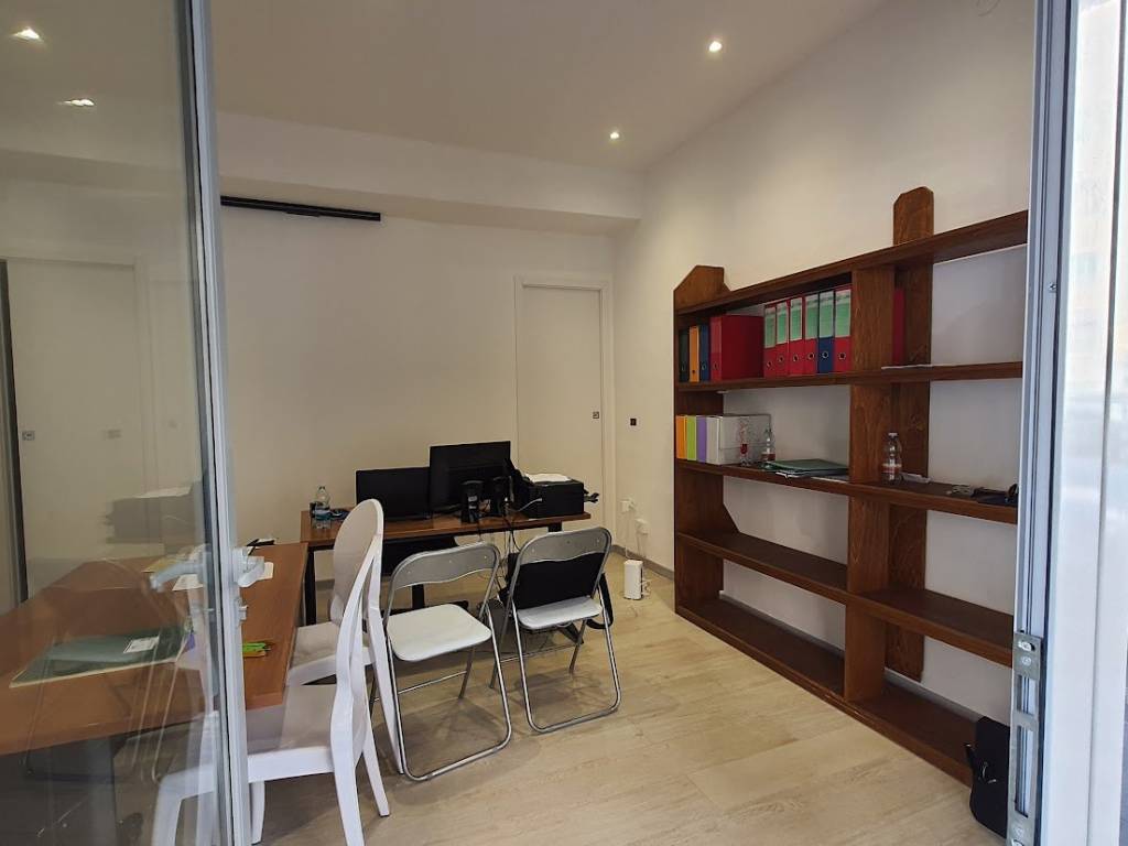 negozio in vendita a Firenze in zona Careggi