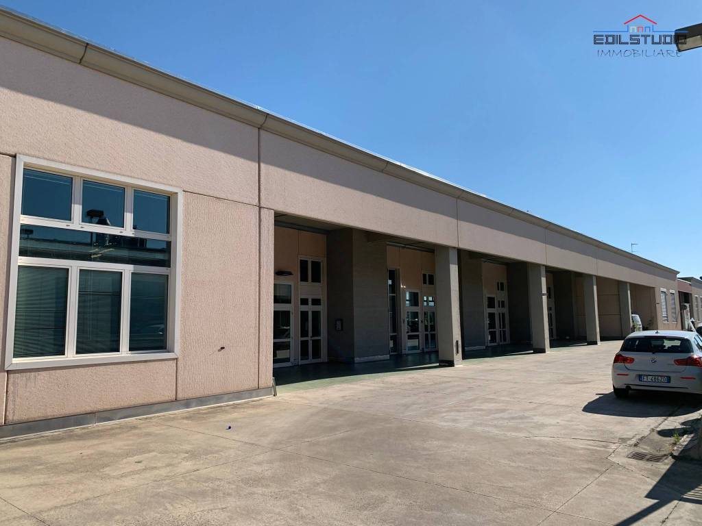 locale di sgombero in vendita a Firenze in zona Legnaia