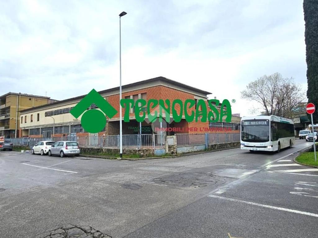 locale commerciale in vendita a Firenze