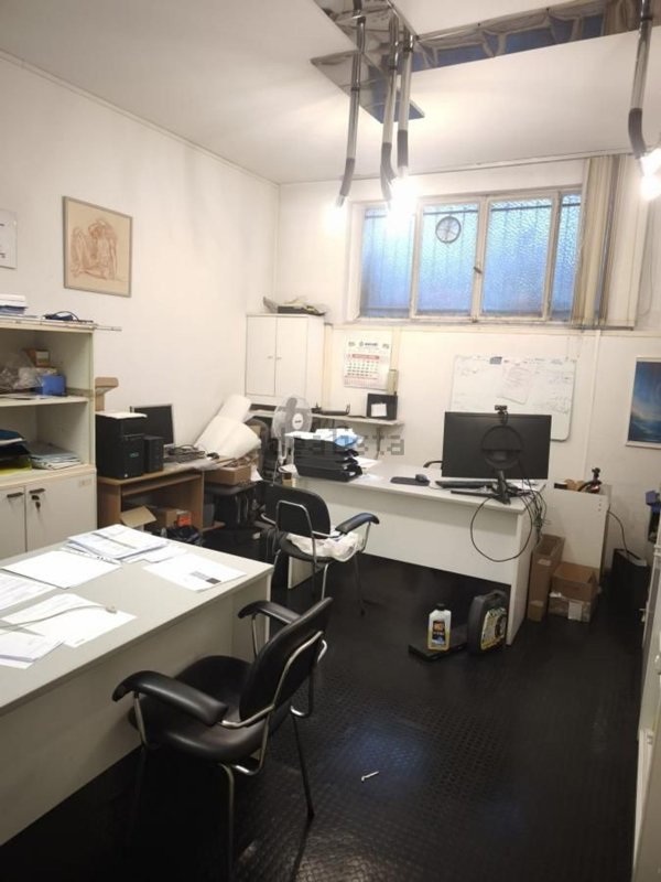 locale di sgombero in vendita a Firenze in zona Varlungo