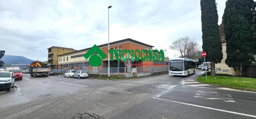 capannone in vendita a Firenze in zona Peretola