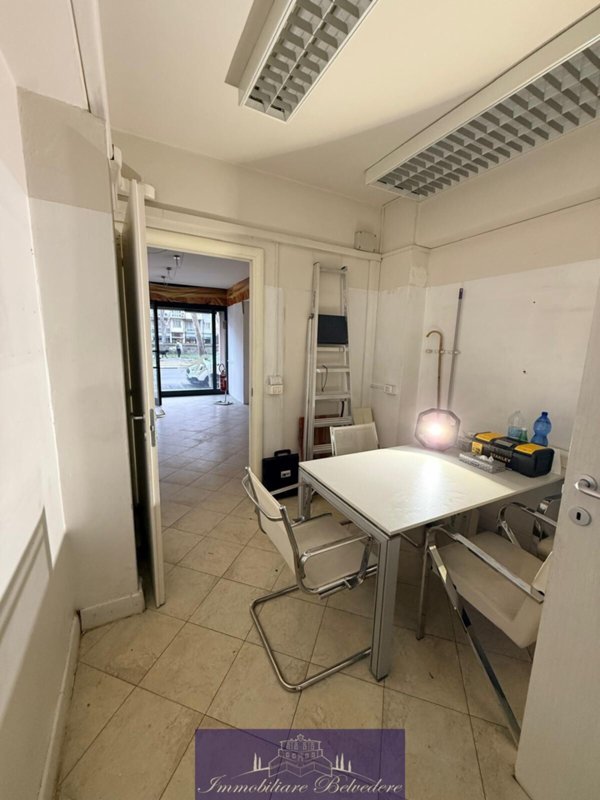 locale commerciale in vendita a Firenze in zona Rifredi