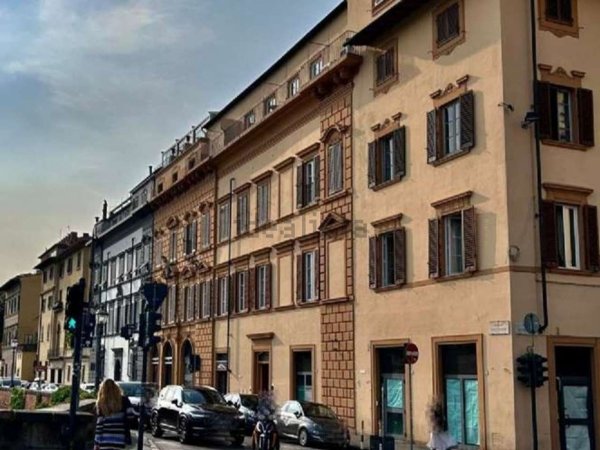 locale commerciale in vendita a Firenze in zona Centro San Frediano