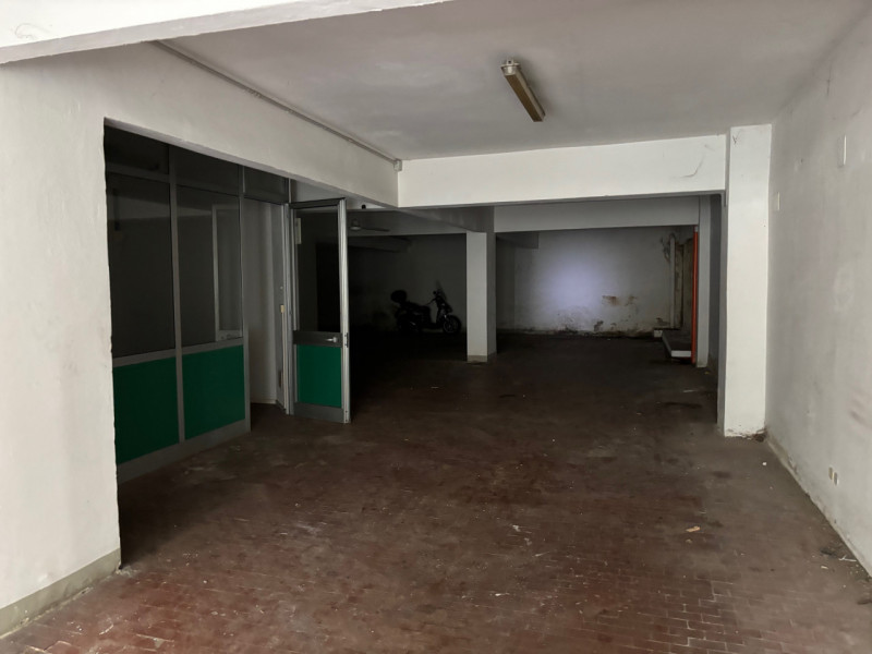 locale commerciale in vendita a Firenze in zona Novoli