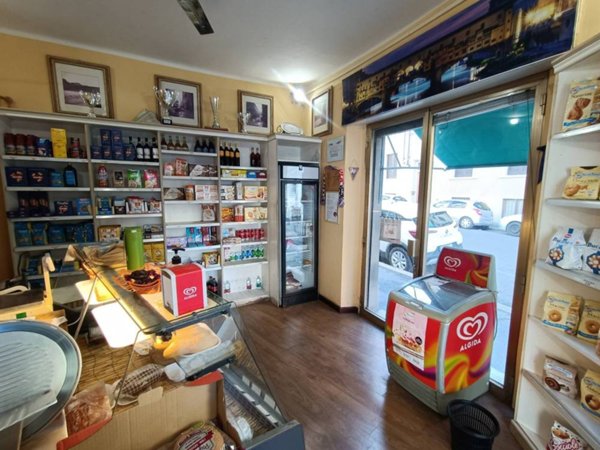 locale commerciale in vendita a Firenze