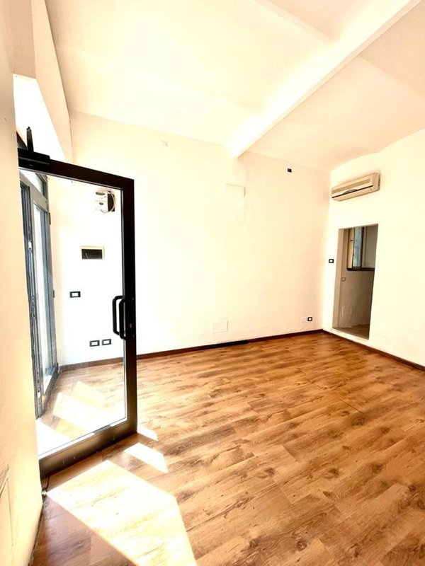 locale commerciale in vendita a Firenze in zona Porta Romana