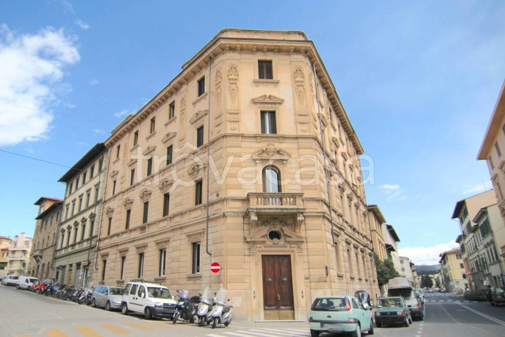 appartamento in vendita a Firenze in zona Campo di Marte