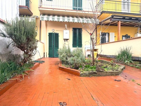 casa indipendente in vendita a Firenze in zona Isolotto