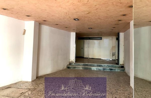 locale commerciale in vendita a Firenze in zona Soffiano