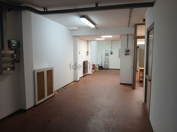 locale di sgombero in vendita a Firenze in zona Isolotto