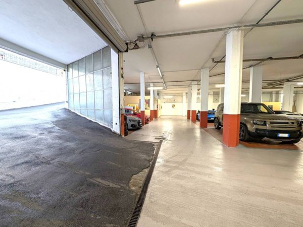 negozio in vendita a Firenze in zona Novoli