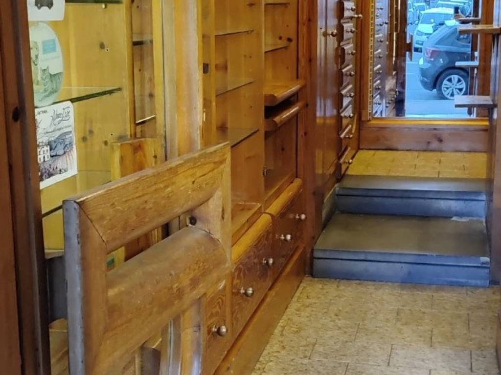 negozio in vendita a Firenze in zona Campo di Marte