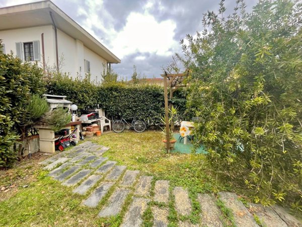 casa indipendente in vendita a Firenze in zona Isolotto