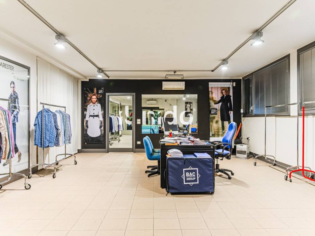 ufficio in vendita a Firenze in zona Isolotto