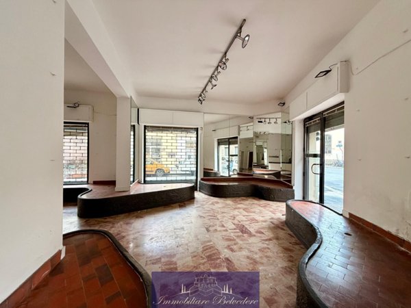 locale commerciale in vendita a Firenze
