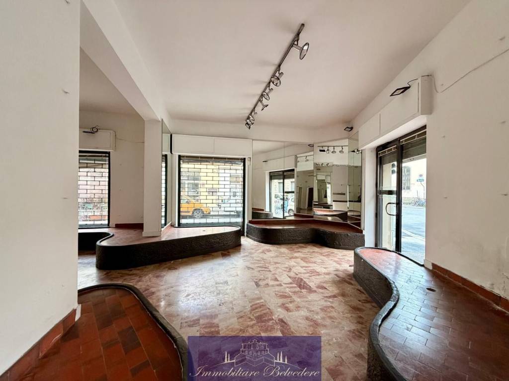 negozio in vendita a Firenze in zona Campo di Marte