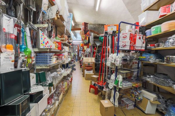 negozio in vendita a Firenze in zona Centro San Frediano