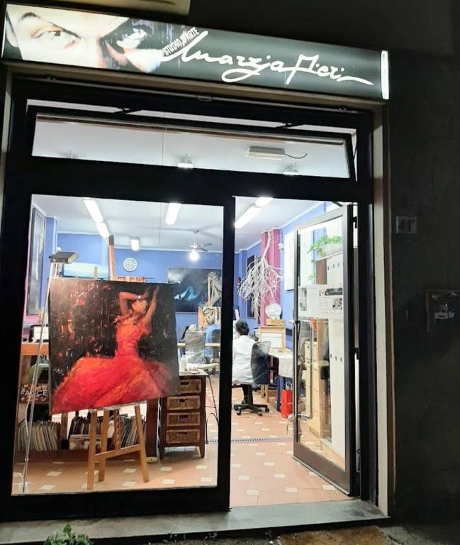 negozio in vendita a Firenze in zona Cintoia