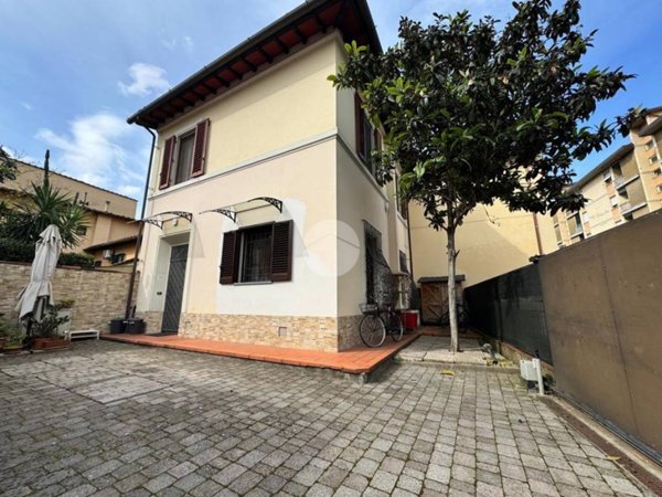 casa indipendente in vendita a Firenze in zona Legnaia