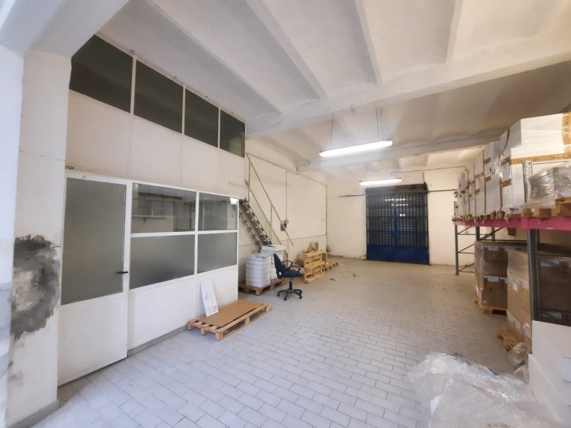 negozio in vendita a Firenze in zona Rifredi