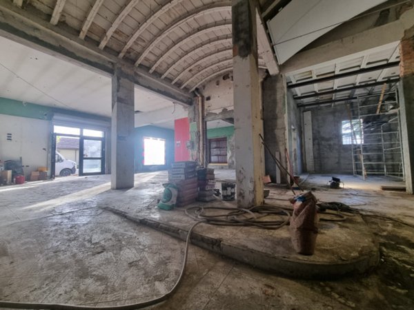 negozio in vendita a Firenze in zona Peretola