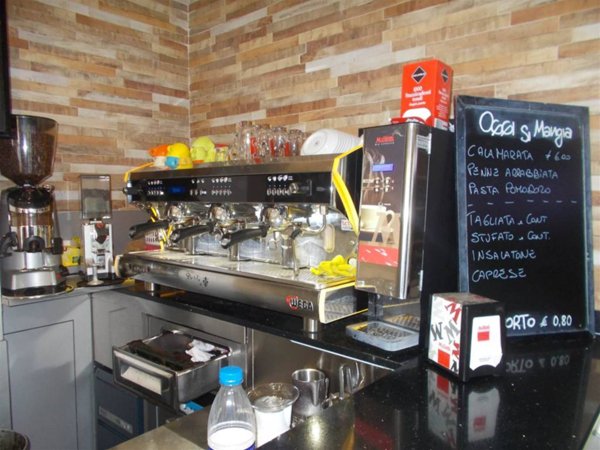 negozio in vendita a Firenze in zona Serpiolle