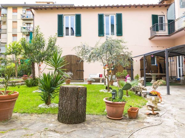 casa indipendente in vendita a Firenze in zona Isolotto