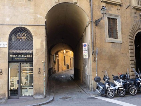 locale commerciale in vendita a Firenze in zona Centro San Frediano