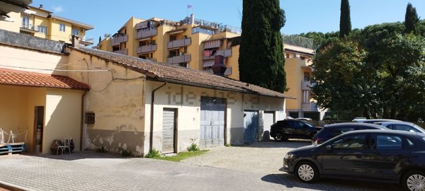 locale di sgombero in vendita a Firenze in zona Isolotto