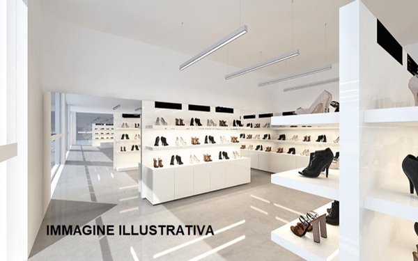 locale commerciale in vendita a Firenze in zona Novoli