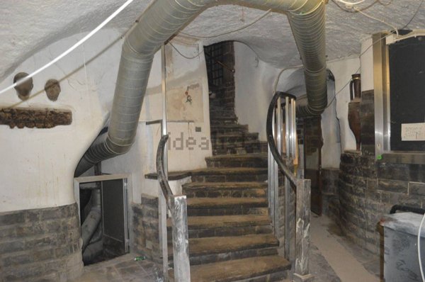 locale commerciale in vendita a Firenze in zona Centro Santa Croce