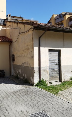 locale di sgombero in vendita a Firenze in zona Cintoia