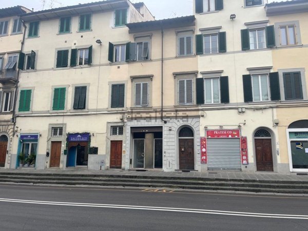 locale commerciale in vendita a Firenze in zona Centro Santa Maria Novella