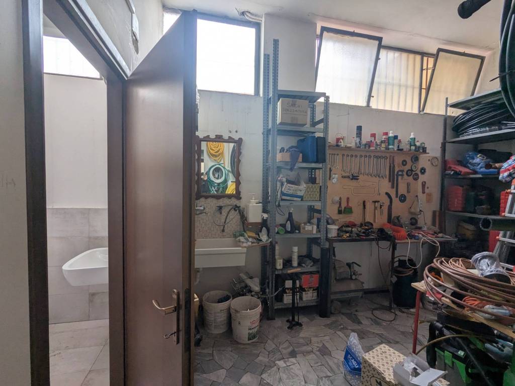 negozio in vendita a Firenze in zona Novoli