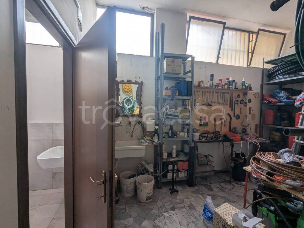 negozio in vendita a Firenze in zona Novoli