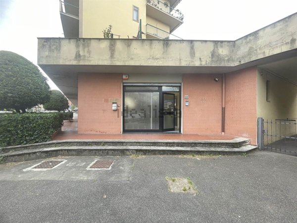 ufficio in vendita a Firenze in zona Isolotto