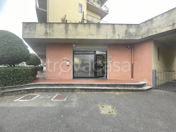 ufficio in vendita a Firenze in zona Isolotto